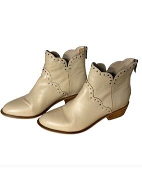 Nine West Cream Leather Studded Ankle Boots 6M Coastal Cowgirl Western Booties